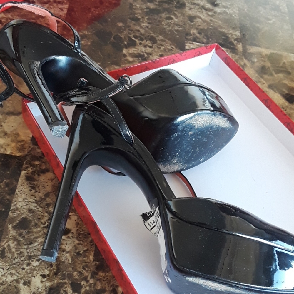 Shoe - Picture 3 of 3